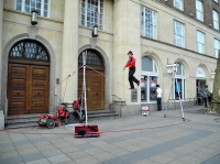 Фото tightrope walker, busker