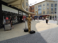 Фото living statue, human statue