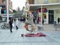 Фото living statue, human statue