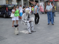 Фото human statue, street art
